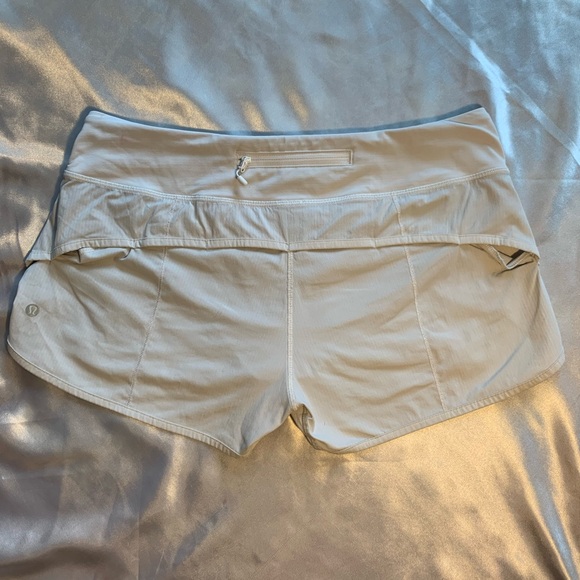 Lululemon Speed Up Low-Rise Short 2.5” - Picture 4 of 5